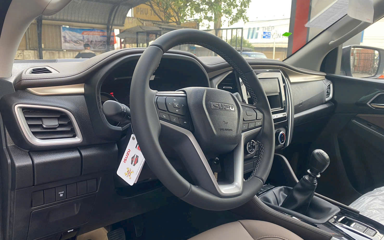 Isuzu mu-X - Ảnh 7.