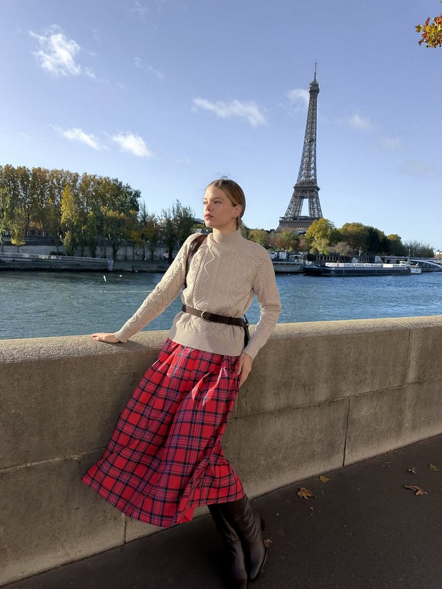 Dấu ấn vintage tinh khôi qua những chiếc chân váy họa tiết ca rô cổ điển - Ảnh 2.