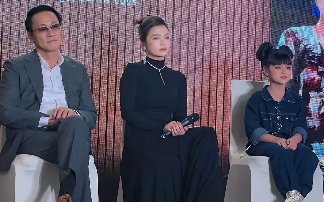 1764155634 630 Vbiz hien tai khong ai co doi mat dep hon