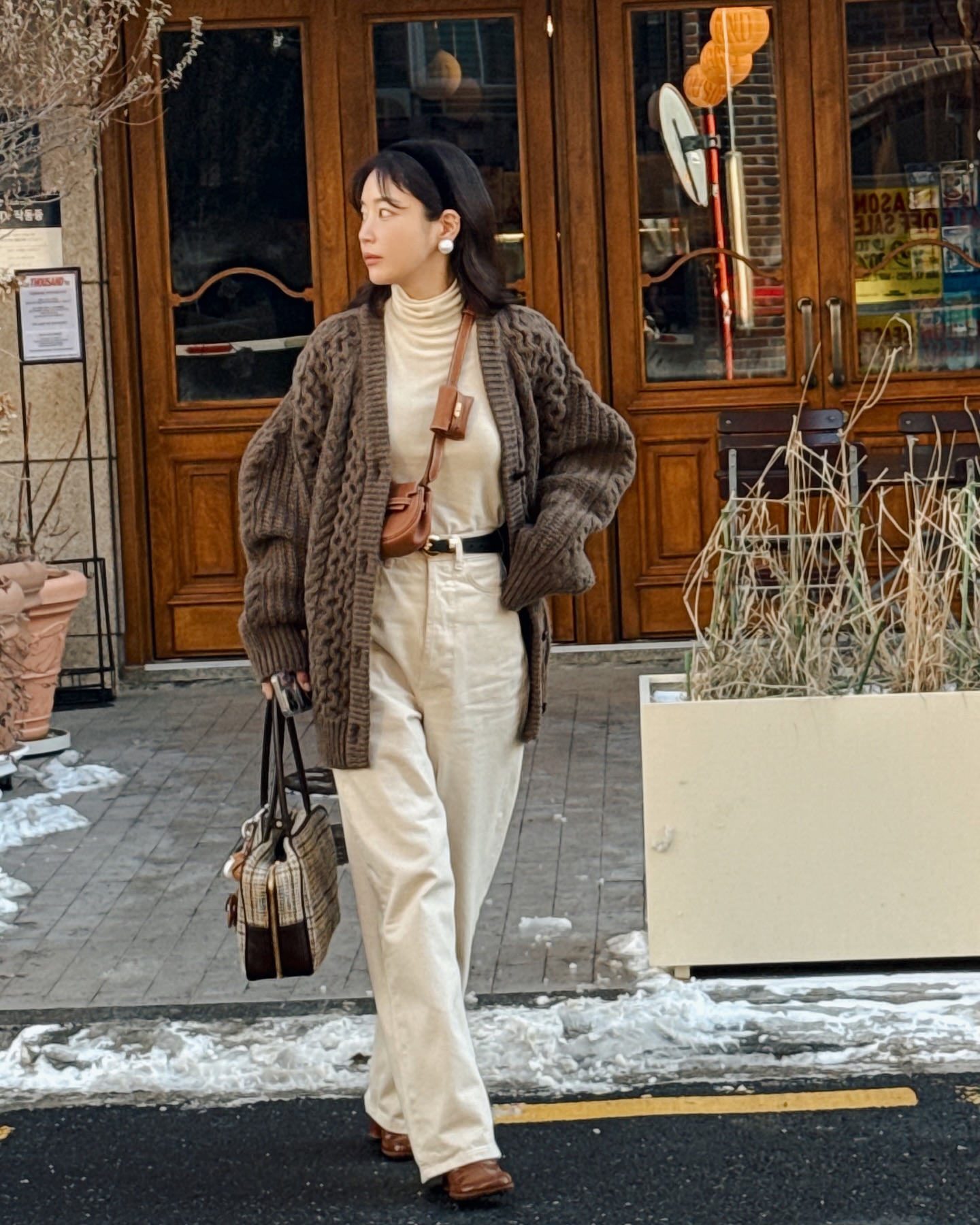 Fashionista 42 tuổi mê diện quần dài hơn váy vóc, gợi ý 10 set đồ siêu trẻ và sang cho mùa lạnh - Ảnh 9.