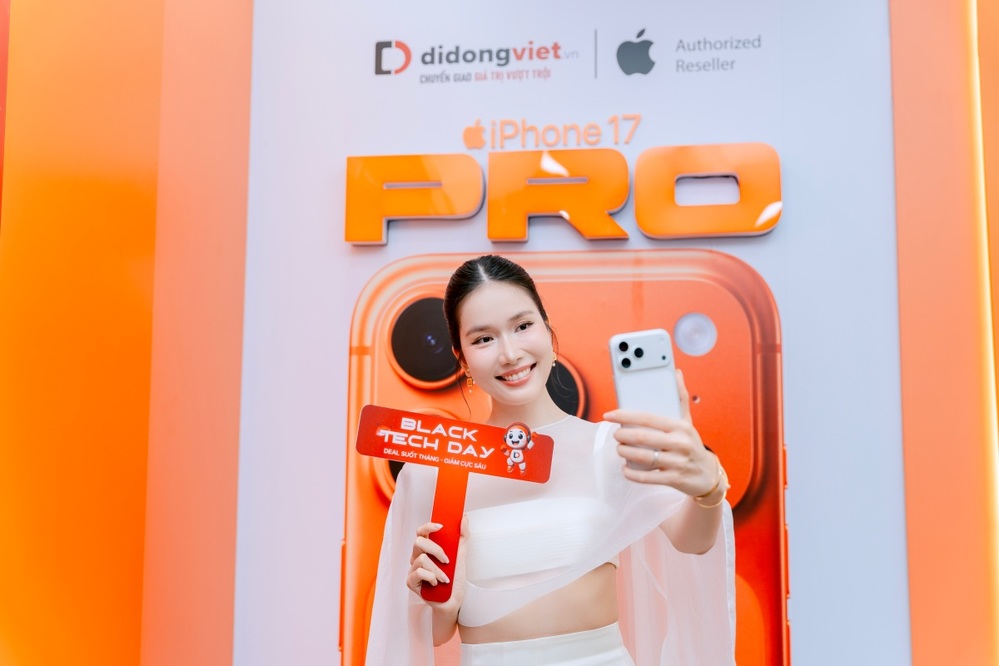  
Á hậu Phương Anh tậu ngay iPhone 17 Pro Max màu bạc đang được săn đón.