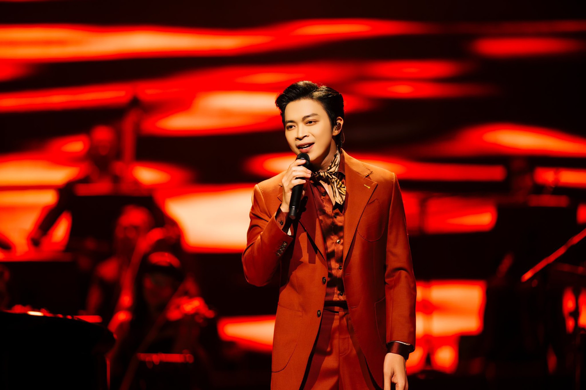 Giọng ca thực lực bán vé đắt ngang ngửa Mỹ Tâm - Hà Anh Tuấn huỷ show vì ế vé - Ảnh 6. Giọng ca thực lực bán vé đắt ngang ngửa Mỹ Tâm - Hà Anh Tuấn huỷ show vì ế vé - Ảnh 6.