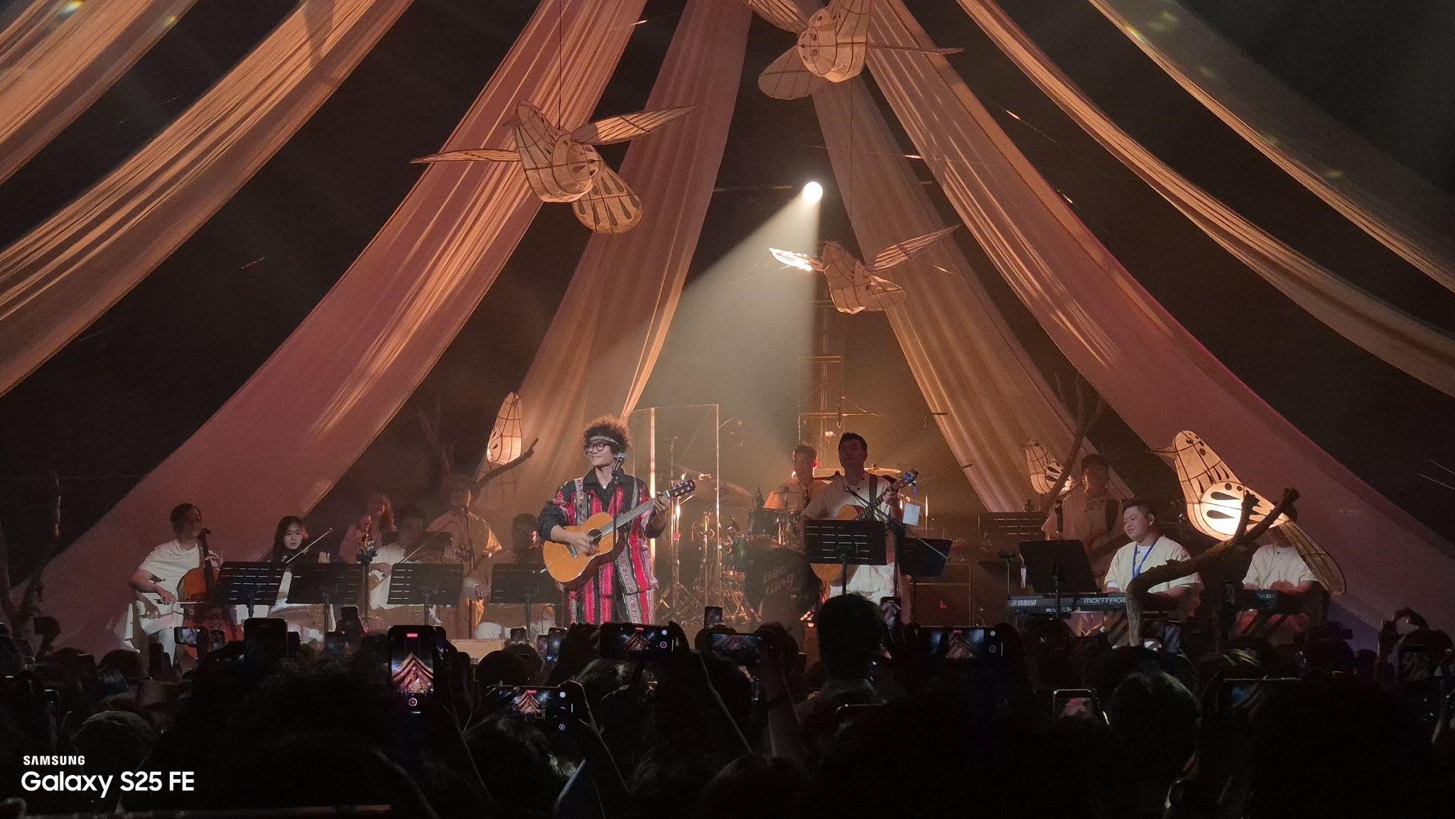 Galaxy S25 FE: Món quà Giáng sinh đáng giá, lợi ích dài lâu cho cả năm sau - Ảnh 2.