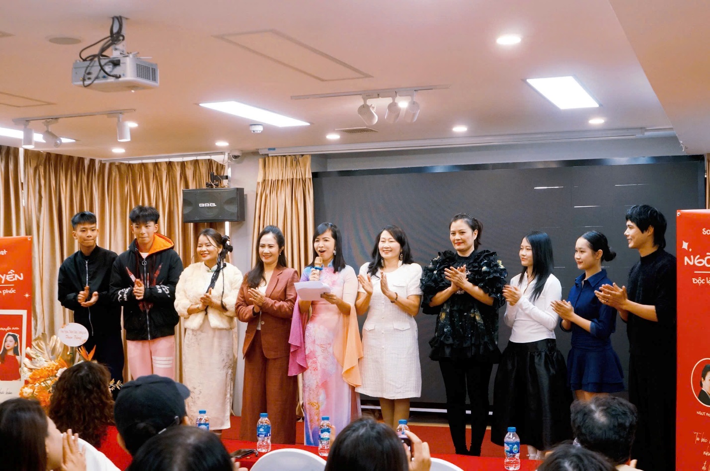 Nhà văn Tina Yuan đảm nhận vai diễn ấn tượng trong “Ngõ Nữ Quyền”- Ảnh 9.