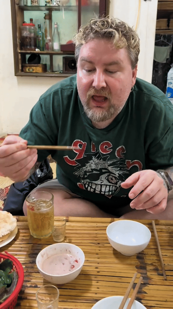 Khách Tây thử loại gia vị nặng mùi, chính nhiều người Việt cũng không thích, thốt lên: Khách Tây thử loại gia vị nặng mùi, chính nhiều người Việt cũng không thích, thốt lên: