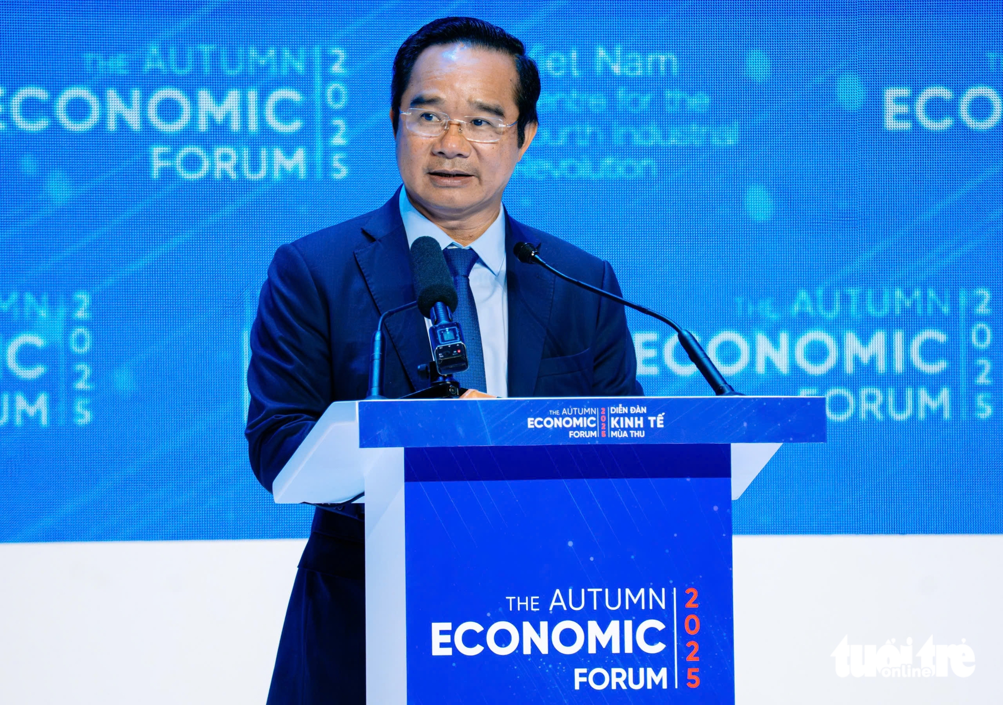 Đối thoại với Tổng giám đốc WEF, Thủ tướng tiết lộ những yếu tố Việt Nam chọn để vượt sóng - Ảnh 6.