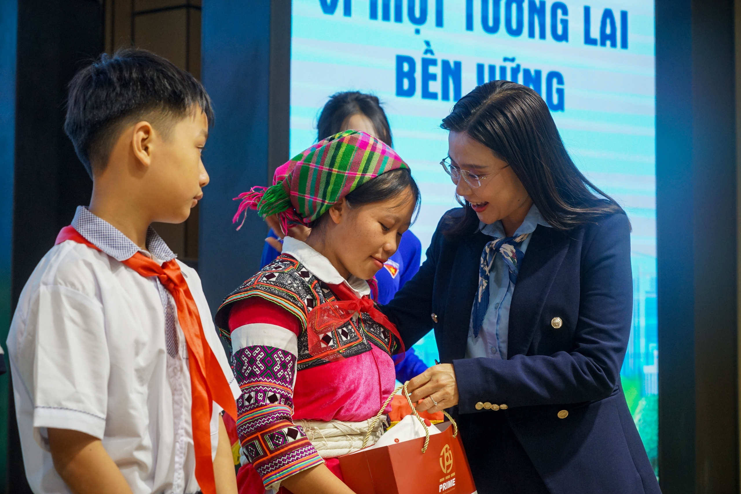 Đại sứ Thái Lan trao học bổng cho học sinh Việt Nam 2 Thái Lan - Ảnh 2.