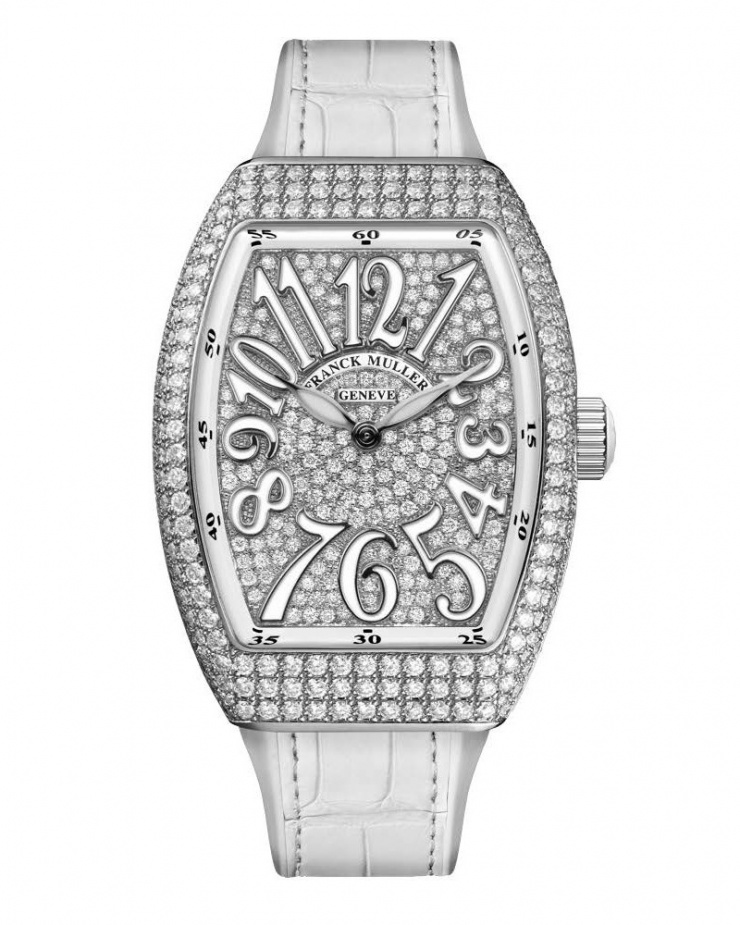 Chiếc đồng hồ Franck Muller dòng Vanguard Classic V32 chất liệu thép không gỉ có giá 29.700 USD (hơn 784 triệu đồng), tô điểm bằng 300 viên kim cương nặng tổng cộng 3,78 carat, mặt kính sapphire, dây đeo da cá sấu, chống nước ở độ sâu 30 mét.