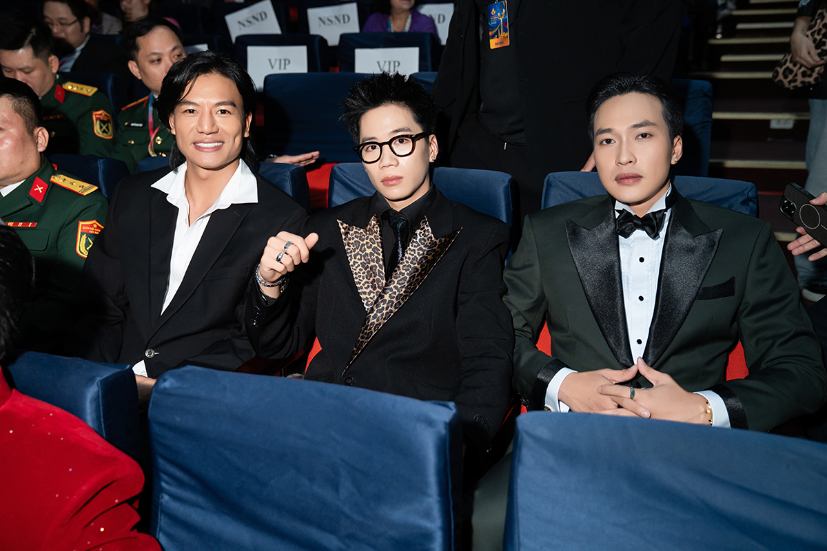 1764184292 226 Nam dien vien co hai phim cung luc doat giai