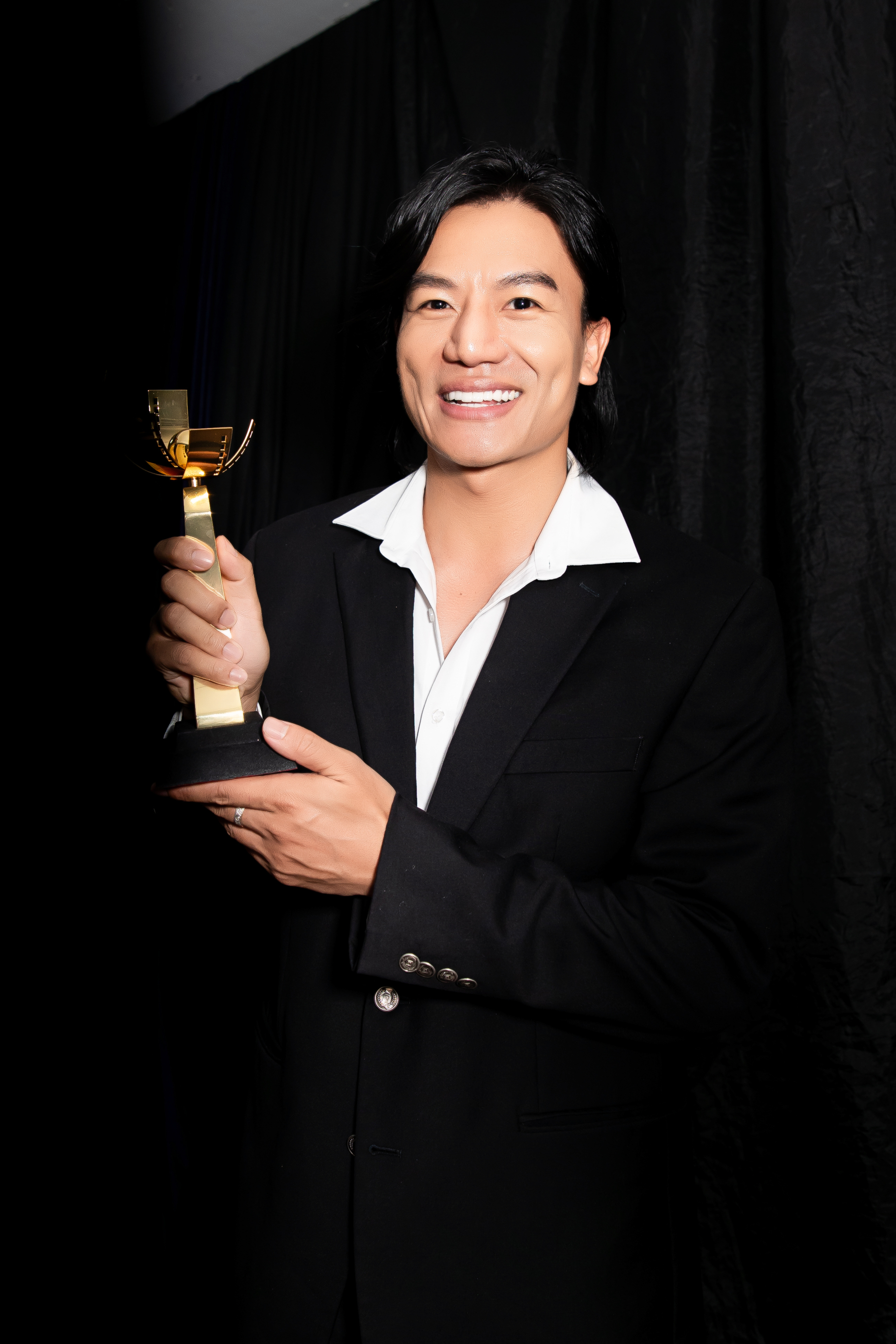 1764184296 159 Nam dien vien co hai phim cung luc doat giai