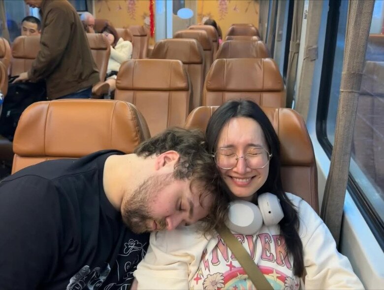 Con gái lai Tây của Mỹ Linh - Anh Quân mừng sinh nhật chồng người Mỹ, nói may mắn vì có ông xã trong đời 3 Con gái diva Mỹ Linh hé lộ nhiều khoảnh khắc ngọt ngào bên chồng.