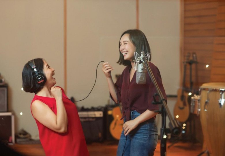 Con gái lai Tây của Mỹ Linh - Anh Quân mừng sinh nhật chồng người Mỹ, nói may mắn vì có ông xã trong đời 8 Cả 2 gắn kết thân thiết như mẹ con ruột thịt.