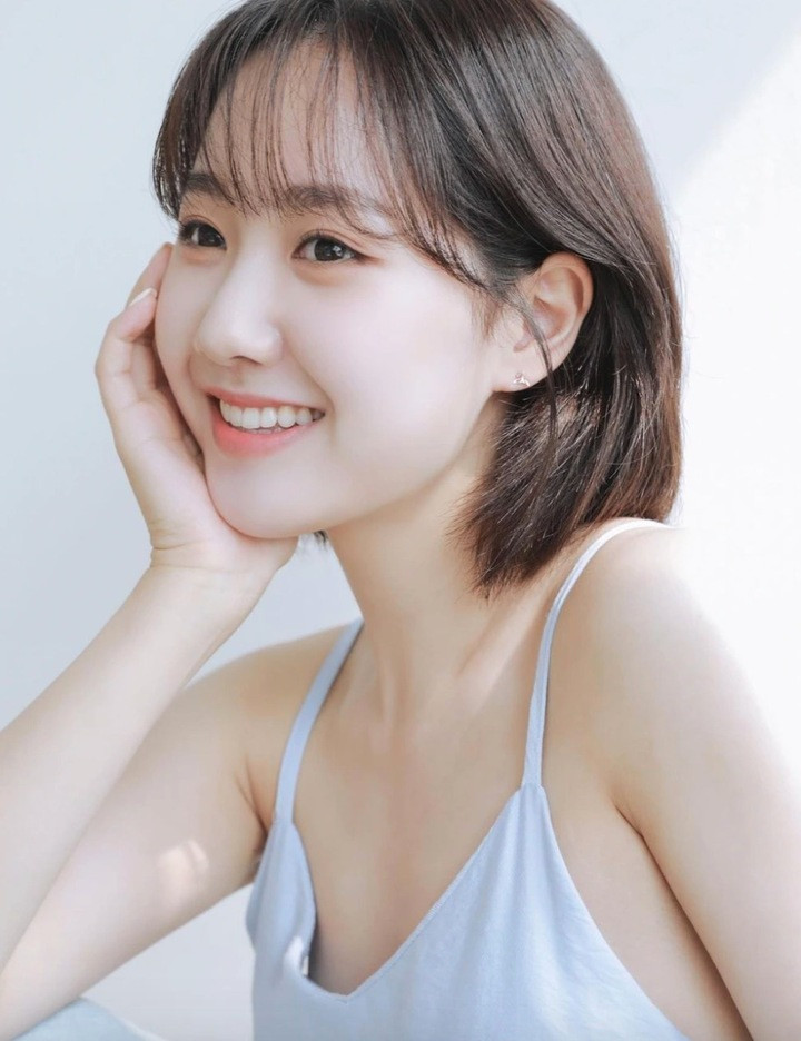 1764191553 112 Cuoc song trai nguoc cua 2 sao nhi dinh dam