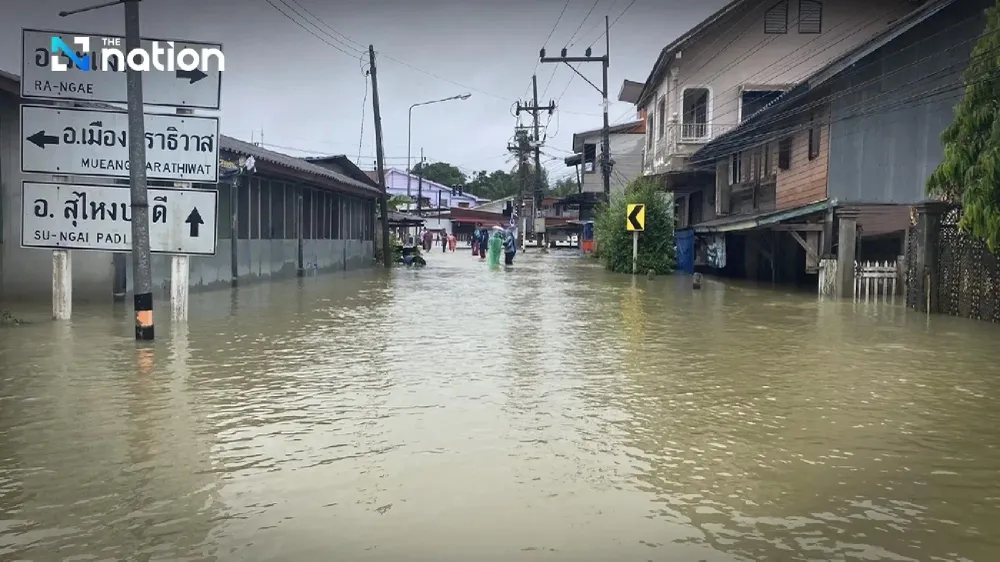 Chùm ảnh: Ngập lụt nghiêm trọng ở miền nam Thái Lan, 13 nười chết; Chính phủ ban bố tình trạng khẩn cấp