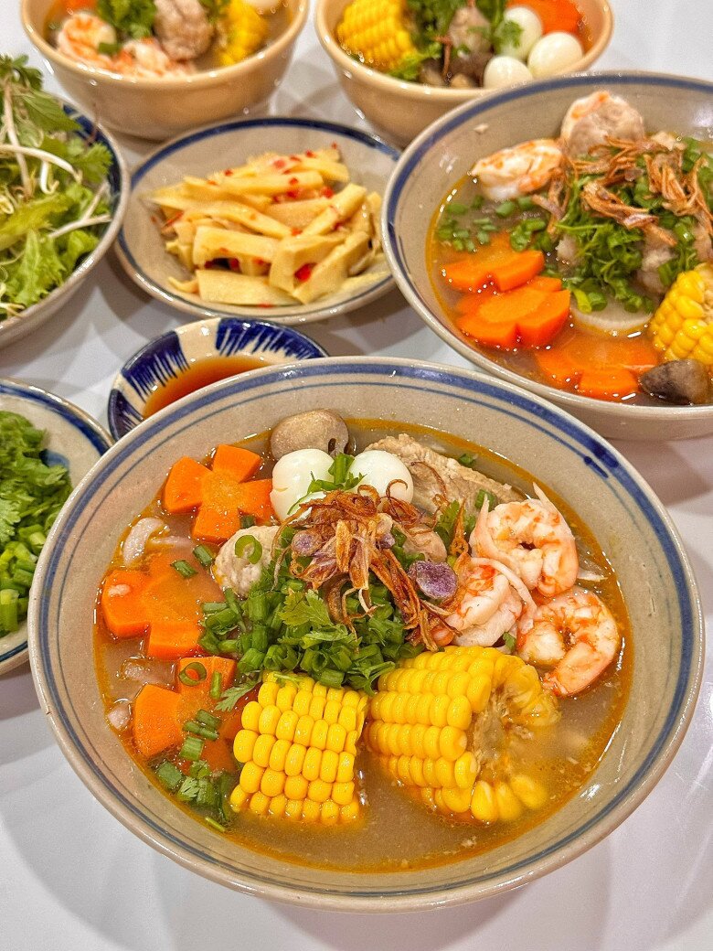 Bánh canh tôm thịt.