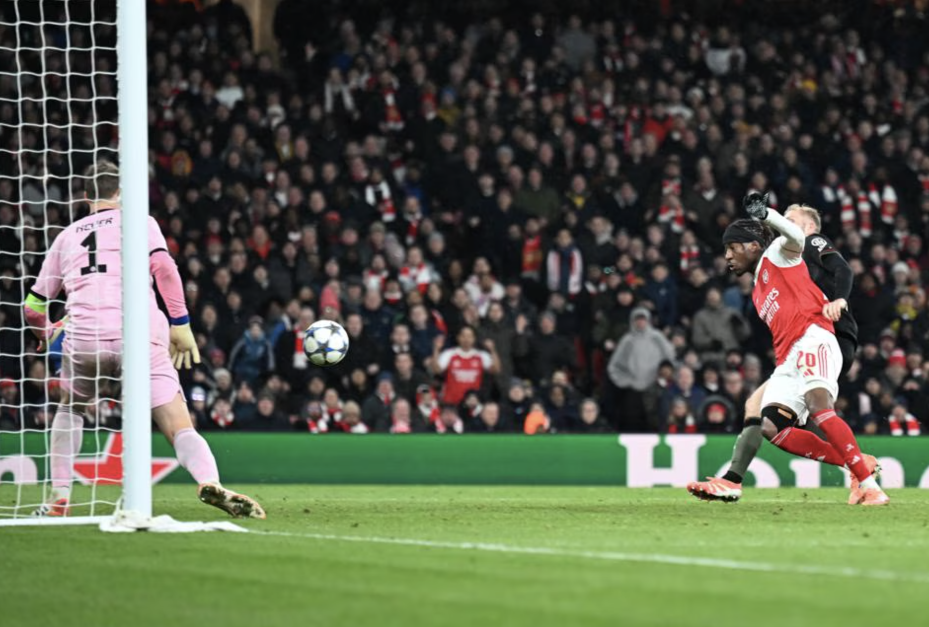 Đại phá Bayern Munich, Arsenal ngạo nghễ trên đỉnh Champions League 4 Đại phá Bayern Munich, Arsenal ngạo nghễ trên đỉnh Champions Leaague - Ảnh 4.