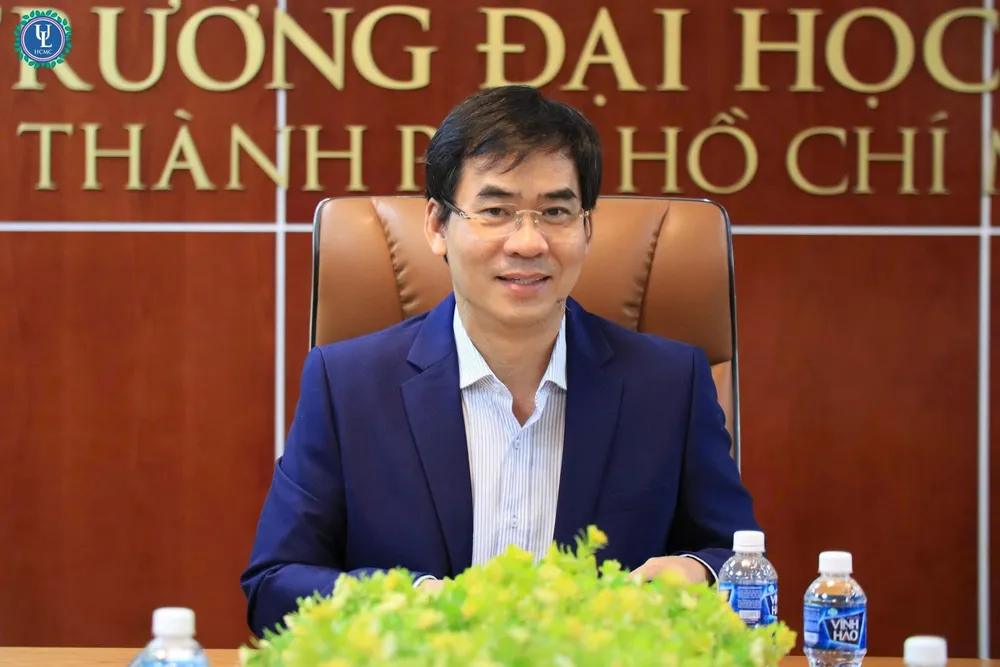 1764198530 703 Tranh luan ve dinh huong moi trong dao tao cu.webp