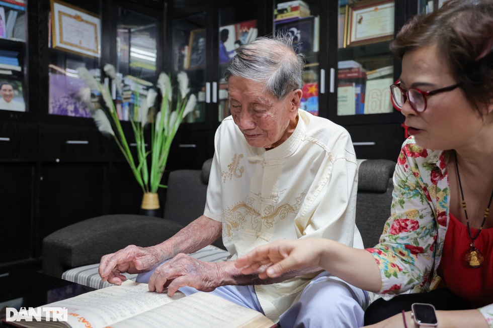 Cuộc sống ở tuổi U100 của nhạc sĩ Phạm Tuyên trong căn nhà đặc biệt - 5