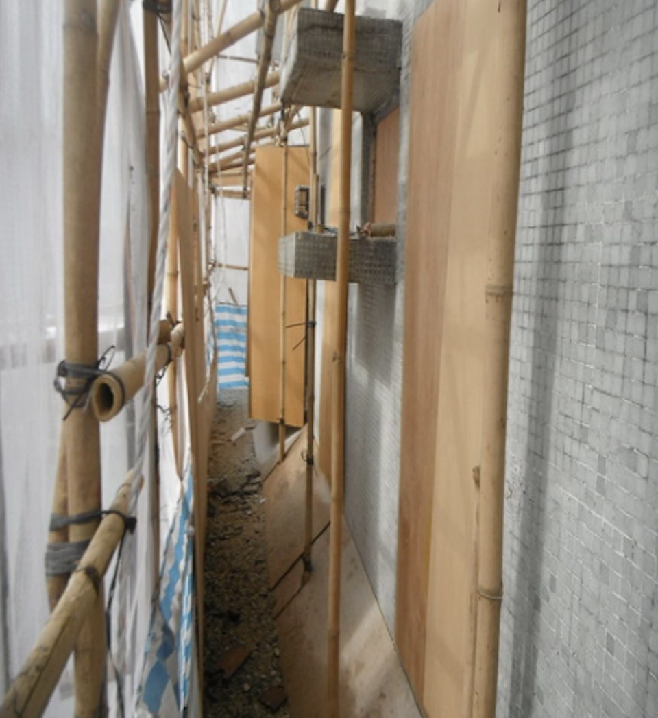 Cháy chung cư Hồng Kông: Dự án sửa chữa gây tranh cãi, vật liệu “bom hẹn giờ” - Ảnh 4.