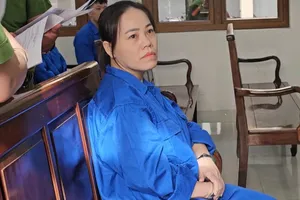 Đang xét xử Nguyễn Thị Hồng Bích vụ dùng xyanua đầu độc chồng và 3 cháu bé