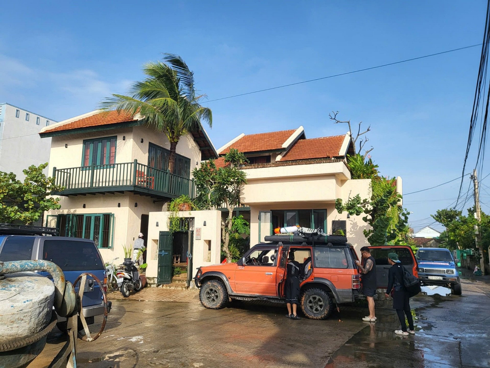 Cả làng du lịch ở Đắk Lắk 'hò nhau' đón khách miễn phí, chở đồ cứu trợ vùng lũ - 2