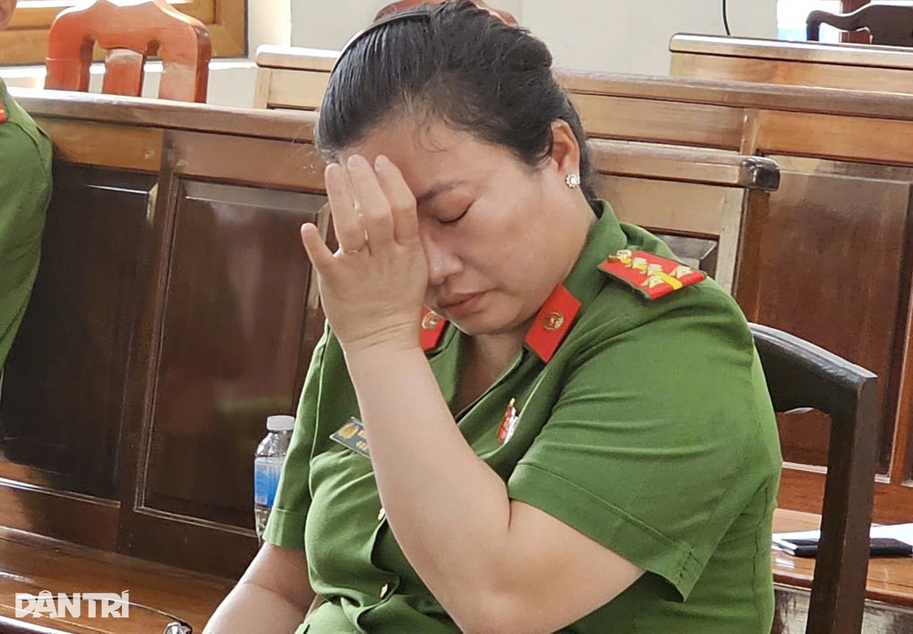 Thân nhân khóc tại tòa xét xử vụ đầu độc 4 người bằng xyanua ở Đồng Nai - 2