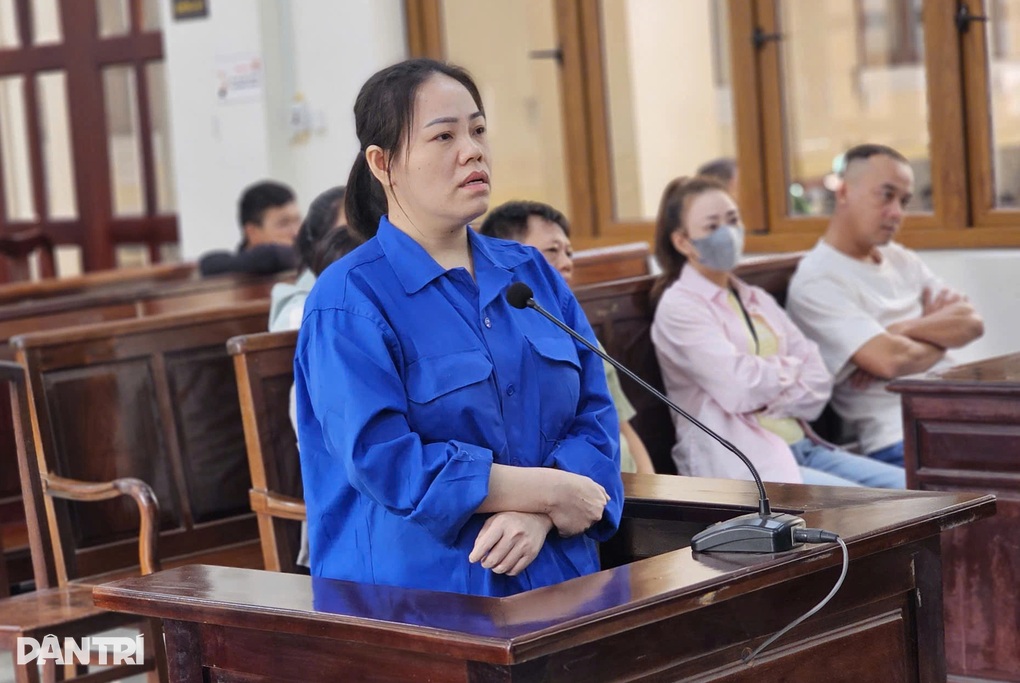 Thân nhân khóc tại tòa xét xử vụ đầu độc 4 người bằng xyanua ở Đồng Nai - 3