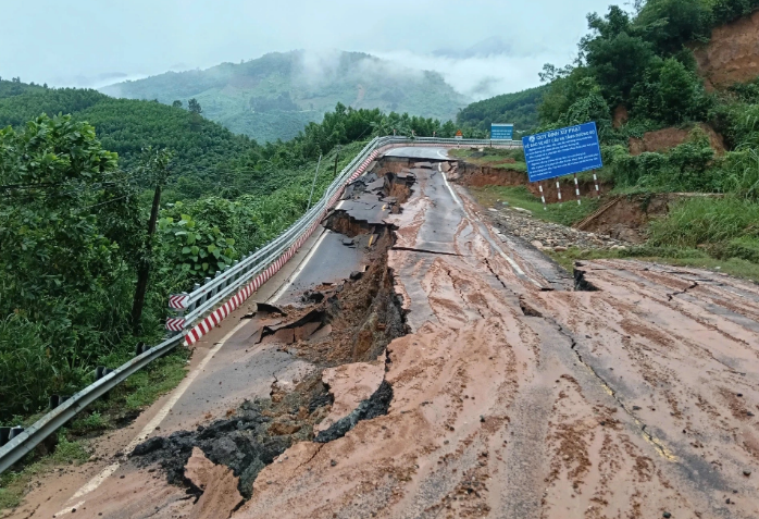 Sạt lở Đà Lạt: Tình hình giao thông và giải pháp an toàn cho phố ngàn hoa - Ảnh 3.