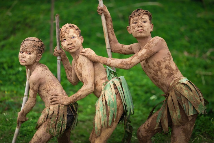 Hơi thở Bahnar trong ánh sáng đại ngàn 16 Những đứa trẻ hóa thân "ma bùn"...
