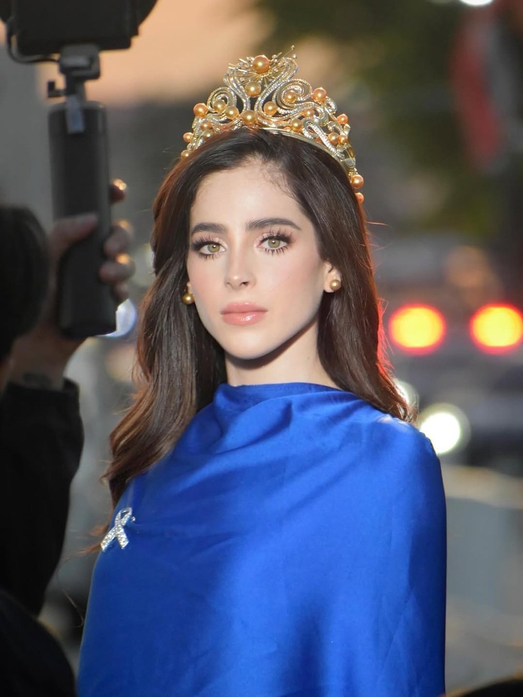 Tân Hoa hậu Hoàn vũ liên tục bị xúc phạm, cha ruột có động thái bất ngờ - 2