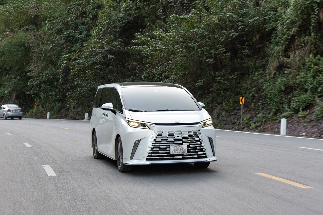 Lexus LM 500h - Ảnh 11.