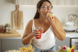 7 thói quen cần từ bỏ ngay để giảm mỡ bụng