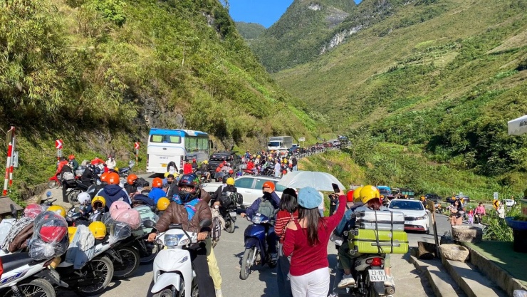 Gen Z rủ nhau lên núi săn mây, ngắm hoa tam giác mạch - 5