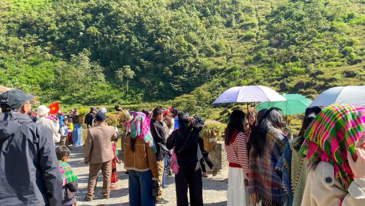 Gen Z rủ nhau lên núi săn mây, ngắm hoa tam giác mạch - 6