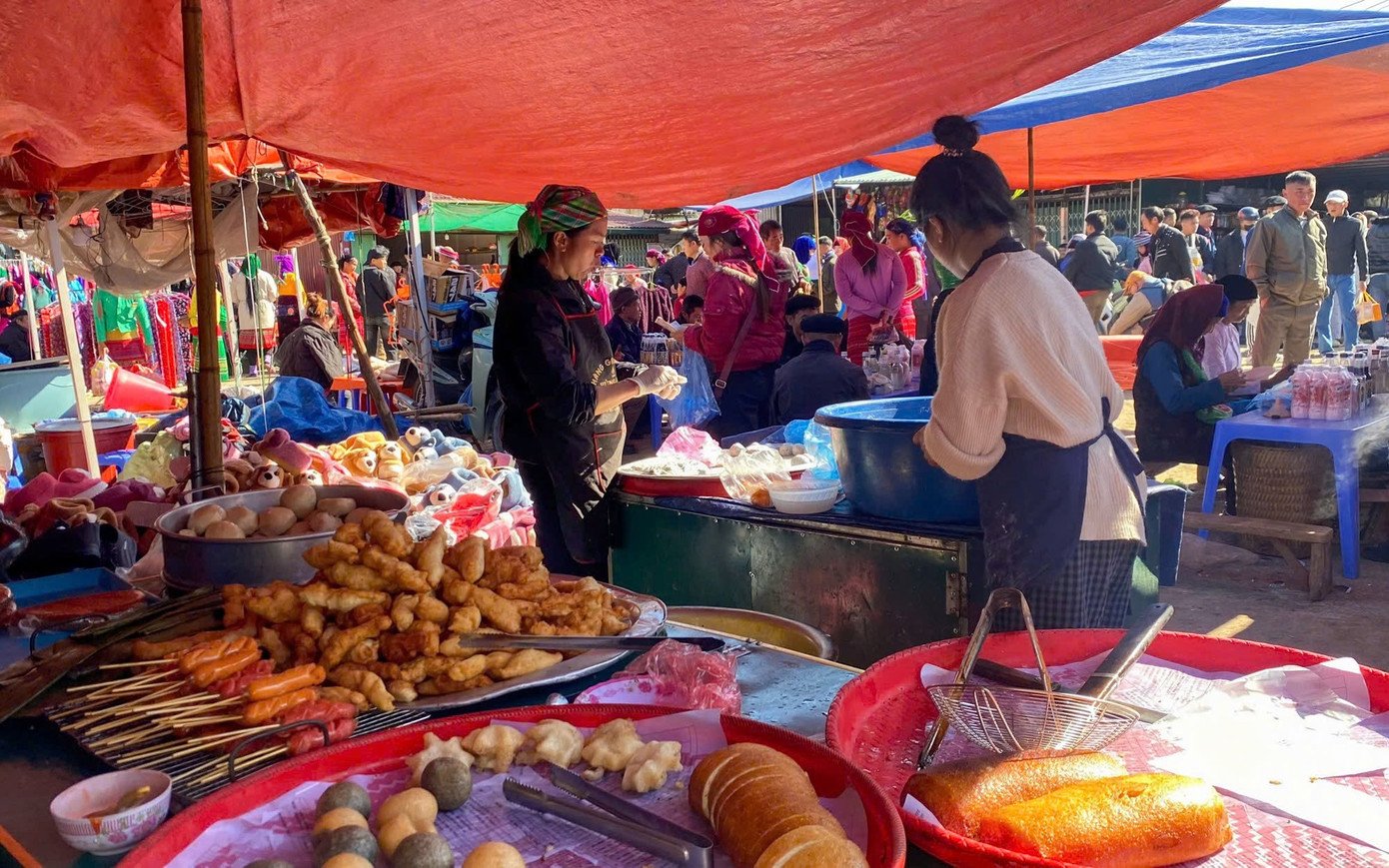 Gen Z rủ nhau lên núi săn mây, ngắm hoa tam giác mạch - 10