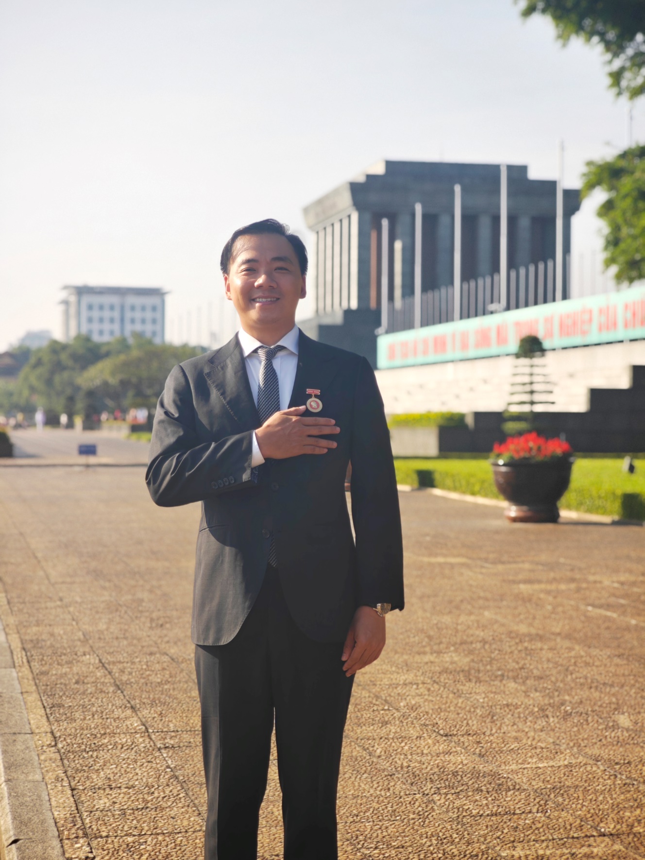 Bác sĩ Phạm Kim Thành được vinh danh Doanh nhân trẻ Việt Nam tiêu biểu 2025 2 Nha khoa Phương Thành - Ảnh 2.