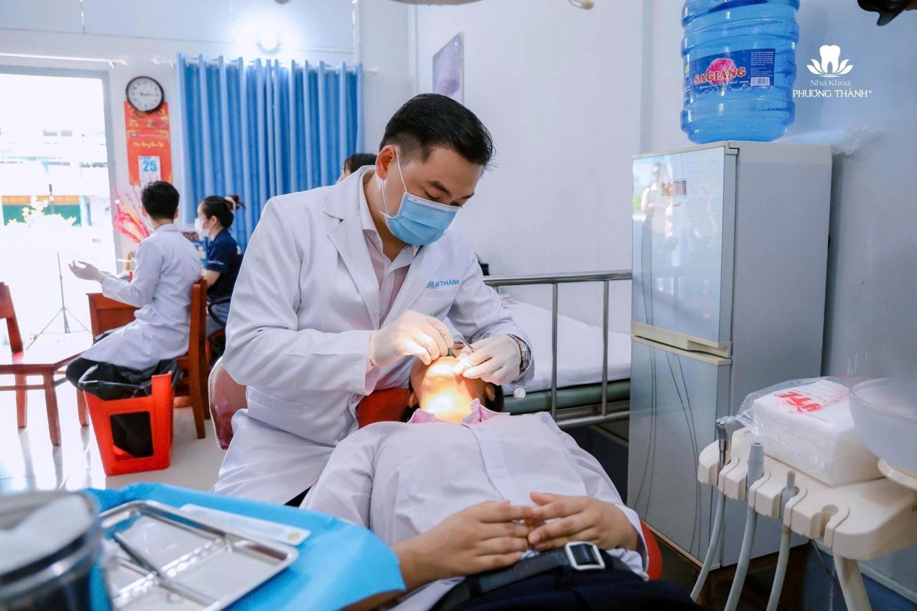 Bác sĩ Phạm Kim Thành được vinh danh Doanh nhân trẻ Việt Nam tiêu biểu 2025 4 Nha khoa Phương Thành - Ảnh 4.