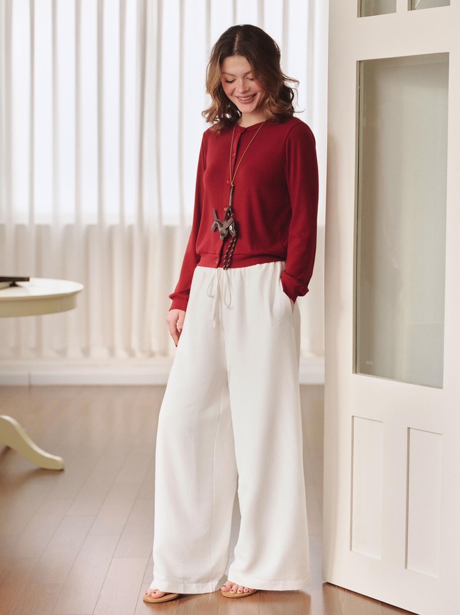 Quần thể thao, quần vải ống rộng, điểm chạm của sự thoải mái nhưng sang chảnh - Ảnh 7.