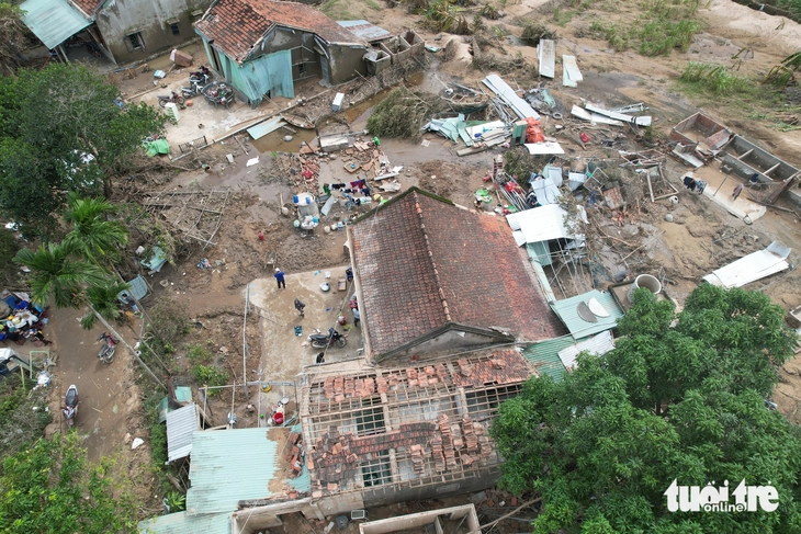 Lũ dữ sông Ba tràn về, Bãi Điều tan hoang - Ảnh 8.