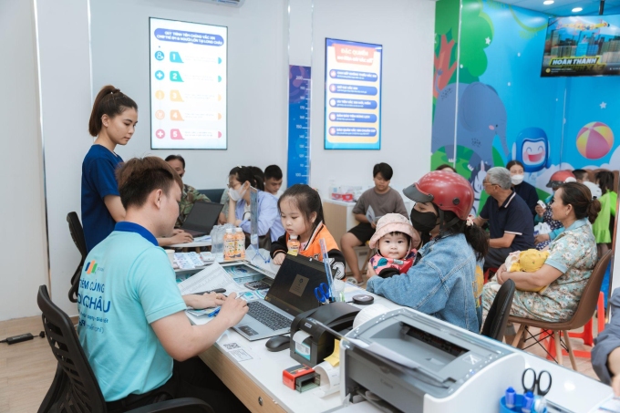 Nhiều tài liệu y khoa trên WHO chỉ ra vaccine cúm giúp hệ miễn dịch tạo kháng thể nhận diện và vô hiệu hóa virus khi xâm nhập. Do virus cúm thay đổi chủng hàng năm nên vaccine có hiệu lực bảo vệ trong 9-12 tháng. Ảnh: LC