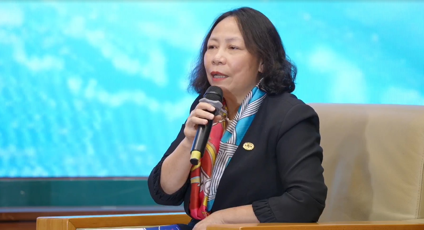 Hộ kinh doanh có bắt buộc mở thêm tài khoản để tiện kê khai, hay có thể chỉ dùng một tài khoản cá nhân? 2 1764241824 529 Ho kinh doanh co bat buoc mo them tai khoan