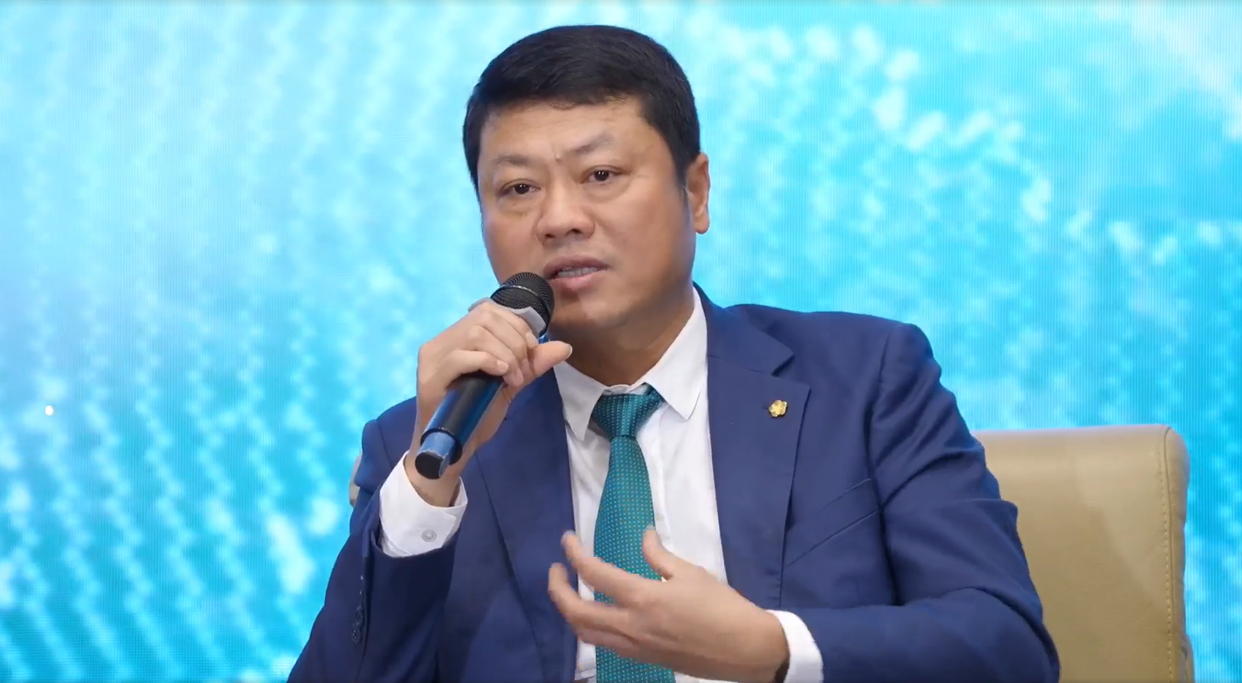 Hộ kinh doanh có bắt buộc mở thêm tài khoản để tiện kê khai, hay có thể chỉ dùng một tài khoản cá nhân? 3 1764241828 81 Ho kinh doanh co bat buoc mo them tai khoan