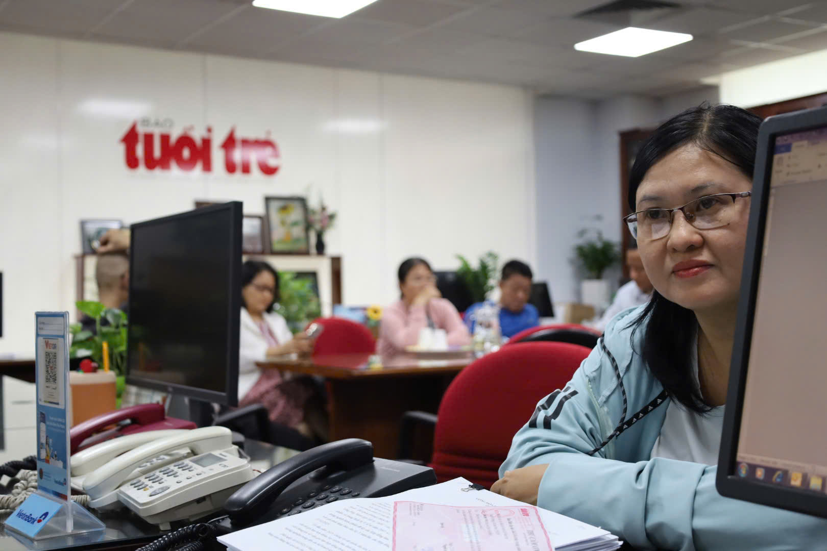 Đi lại khó khăn vẫn tìm đến Tuổi Trẻ ủng hộ đồng bào miền Trung mới thấy 'nhẹ lòng' 2 miền Trung - Ảnh 2.