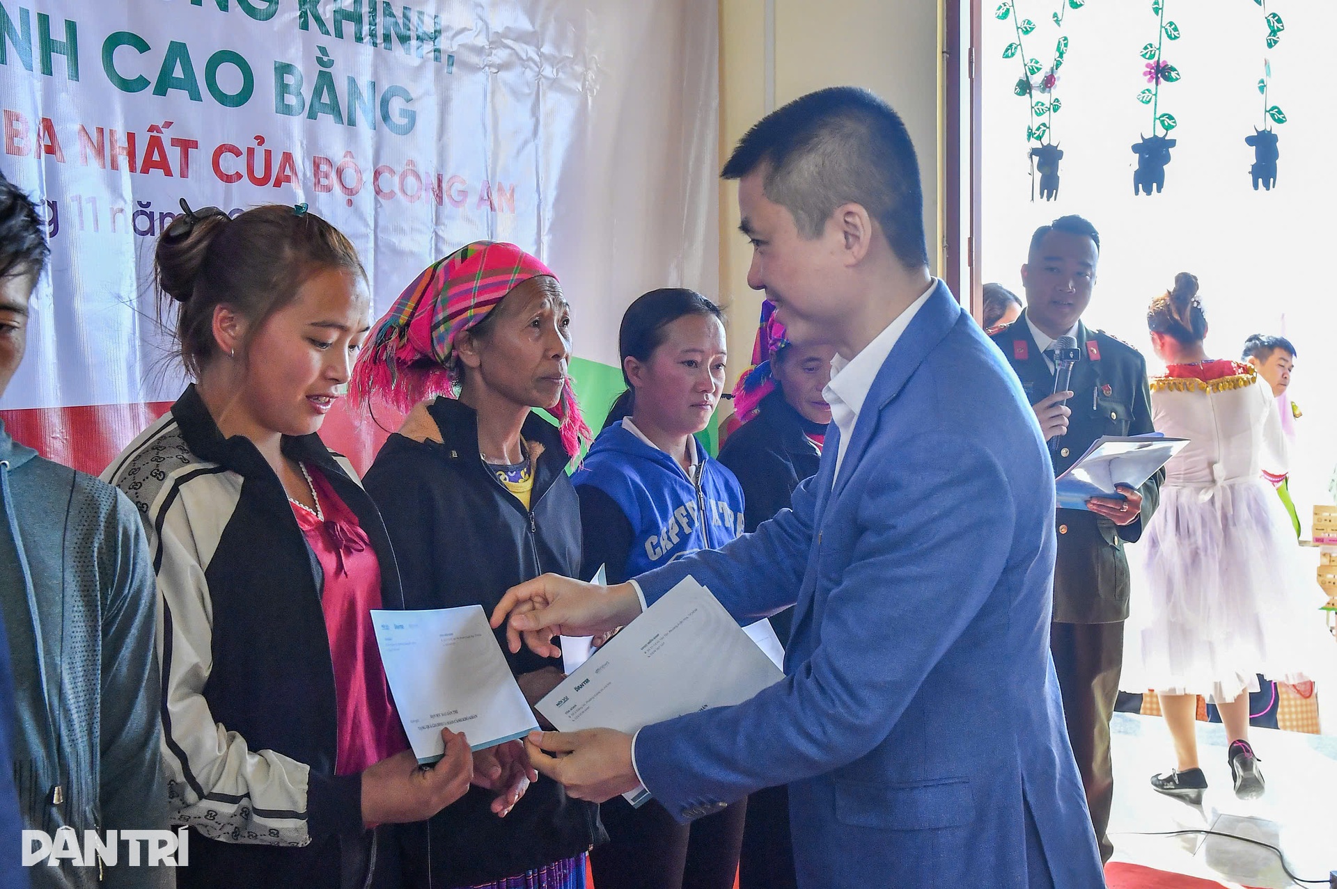 Khánh thành điểm trường Dân trí nơi biên cương Cao Bằng - 9