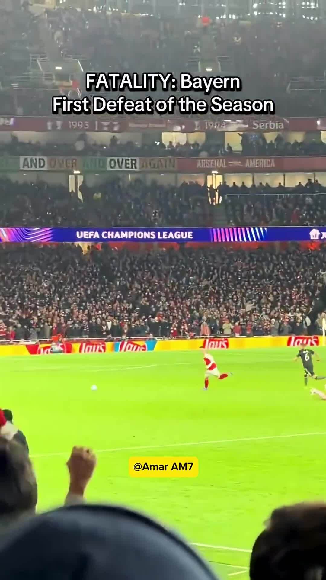 Neuer bị chế giễu khi lên giữa sân để Arsenal chọc thủng lưới