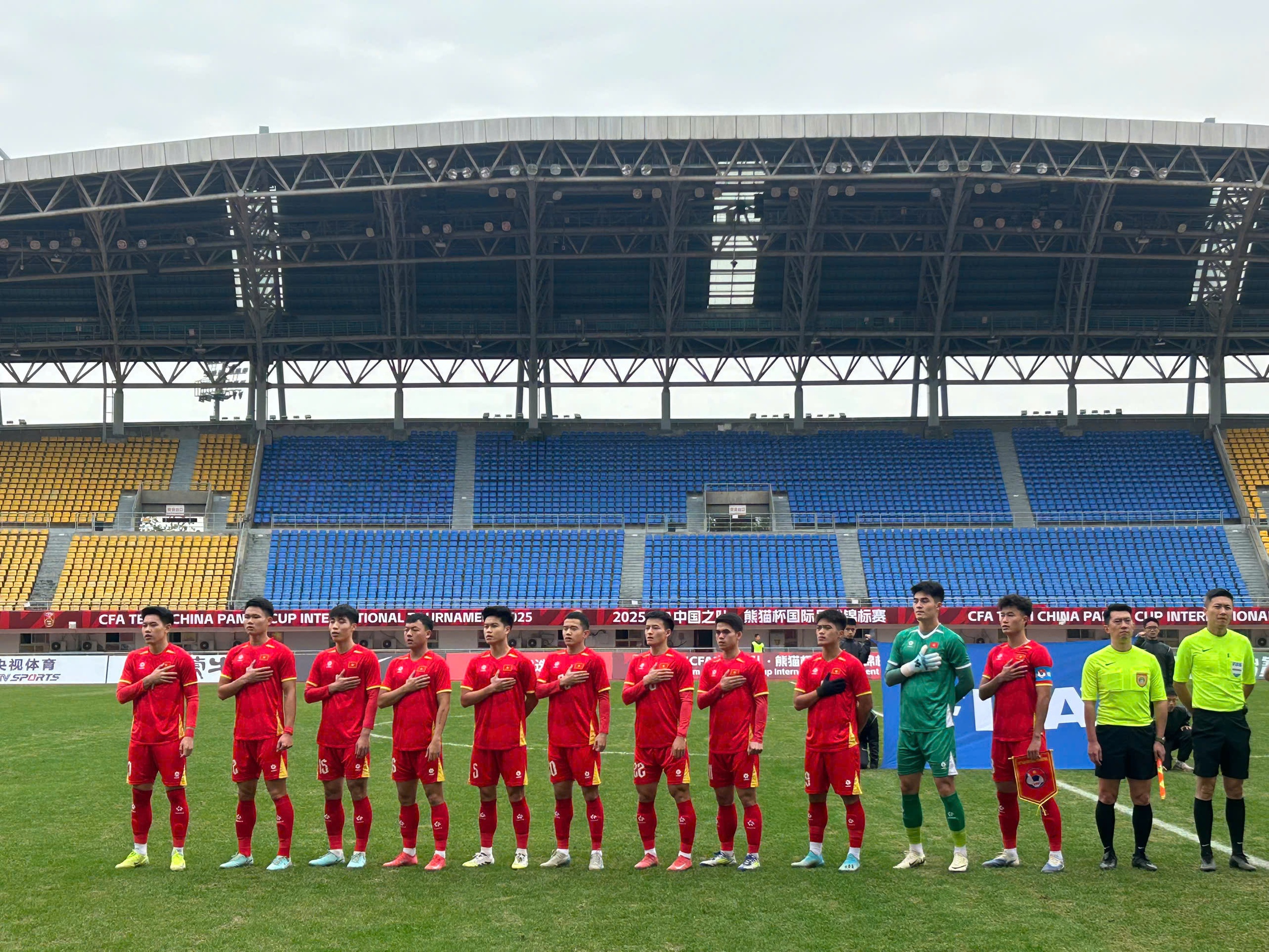 Nóng: Vĩ Hào khởi sắc, U.23 Việt Nam lo sốt vó vì Văn Trường nhập viện khẩn- Ảnh 2. Nóng: Vĩ Hào khởi sắc, U.23 Việt Nam lo sốt vó vì Văn Trường nhập viện khẩn- Ảnh 2.