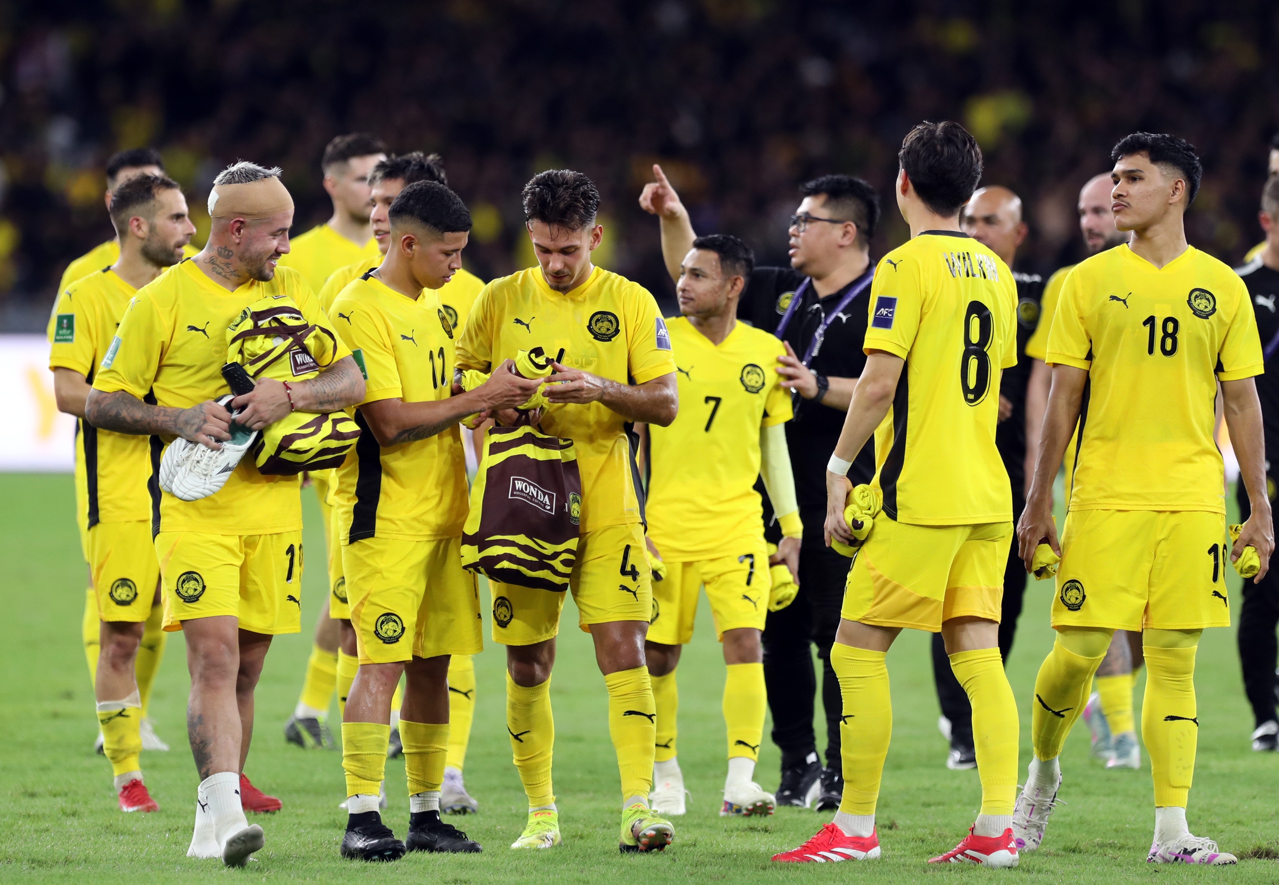 Nóng: FIFA đã hồi đáp FAM vụ nhập tịch lậu, AFC sẽ xử đội tuyển Việt Nam thắng Malaysia- Ảnh 2. Nóng: FIFA đã hồi đáp FAM vụ nhập tịch lậu, AFC sẽ xử đội tuyển Việt Nam thắng Malaysia- Ảnh 2.