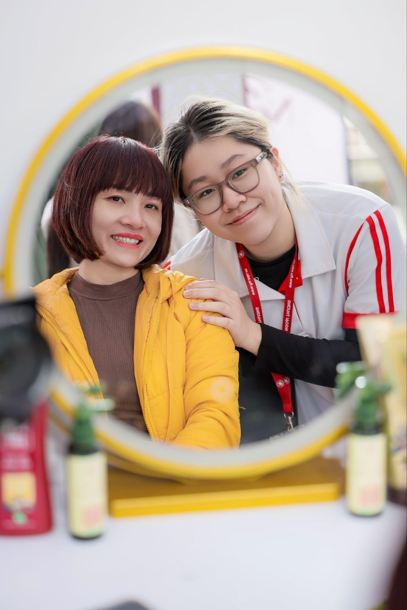 “Tiệm tóc thanh xuân” - Khi mái tóc thầy kể câu chuyện tri ân bằng những chạm khẽ của sinh viên- Ảnh 4.