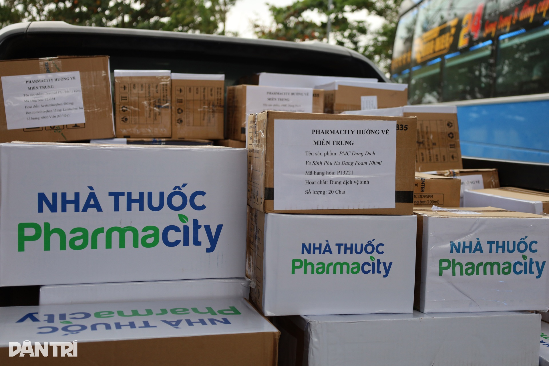 Chuyển gấp hơn 30.000 đơn vị thuốc thiết yếu đến người dân vùng lũ Đắk Lắk - 6