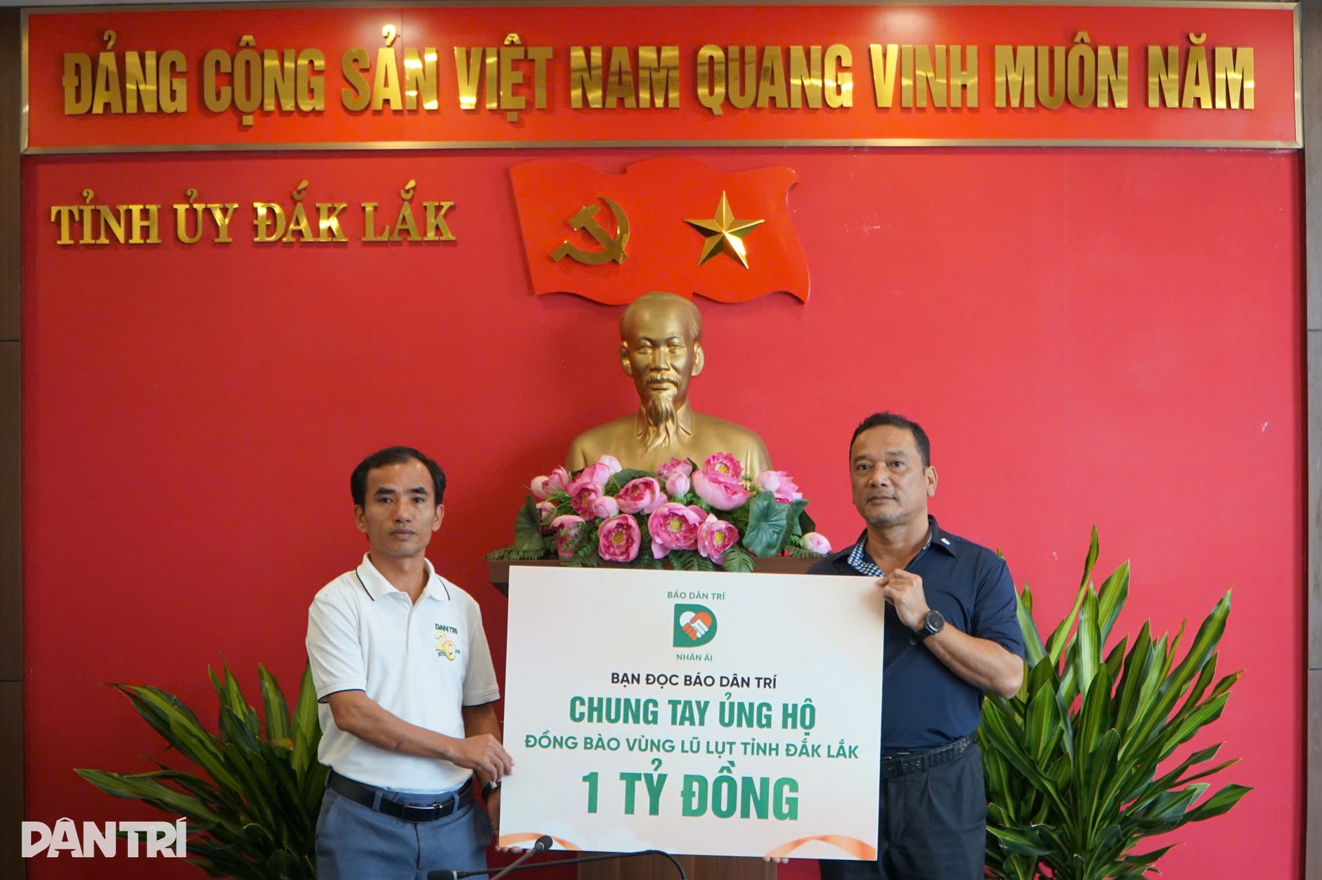 Chuyển gấp hơn 30.000 đơn vị thuốc thiết yếu đến người dân vùng lũ Đắk Lắk - 10